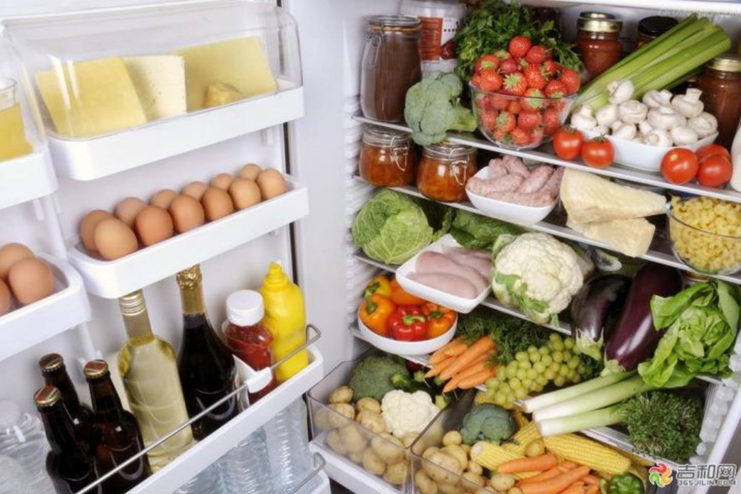 冰箱用健康食物水果和蔬菜 库存照片. 图片 包括有 冷冻机, 牛奶店, 成份, 食物, 厨房, 黄瓜, 健康 - 55737678