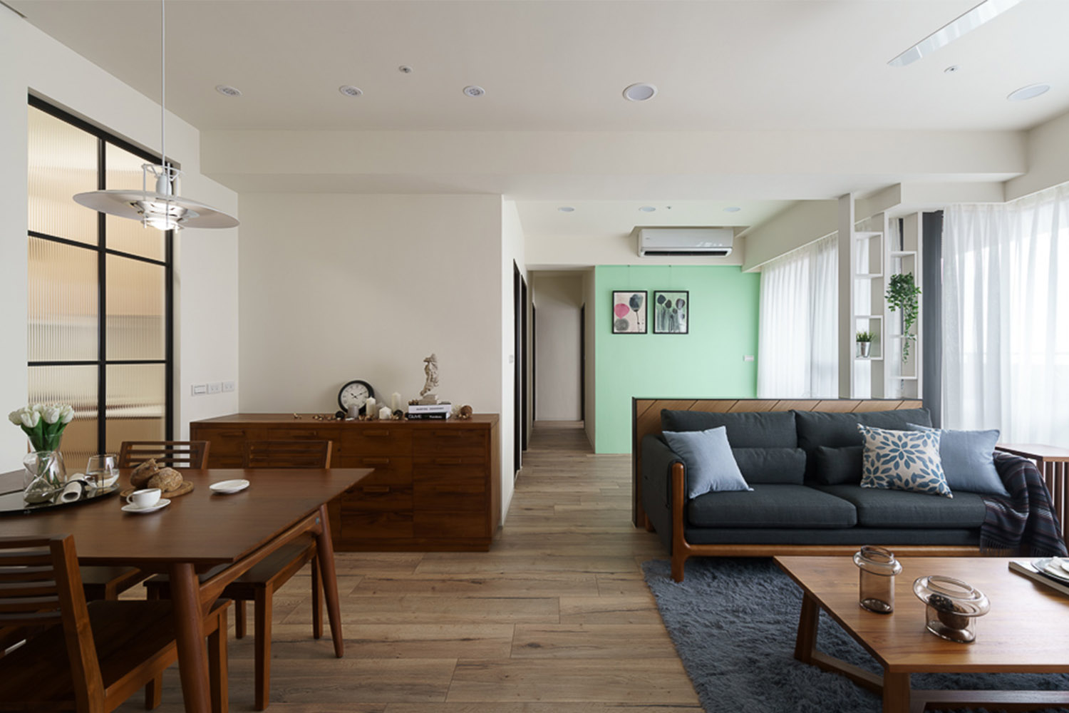 簡約北歐風格客廳裝潢搭配實木家具