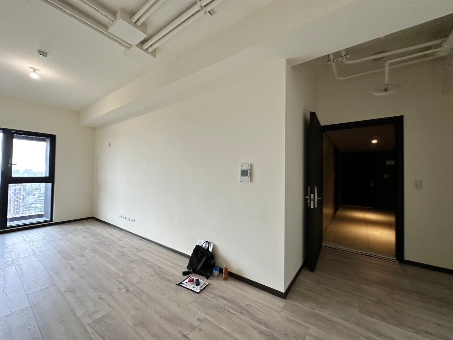 玄關至客廳區施工前
